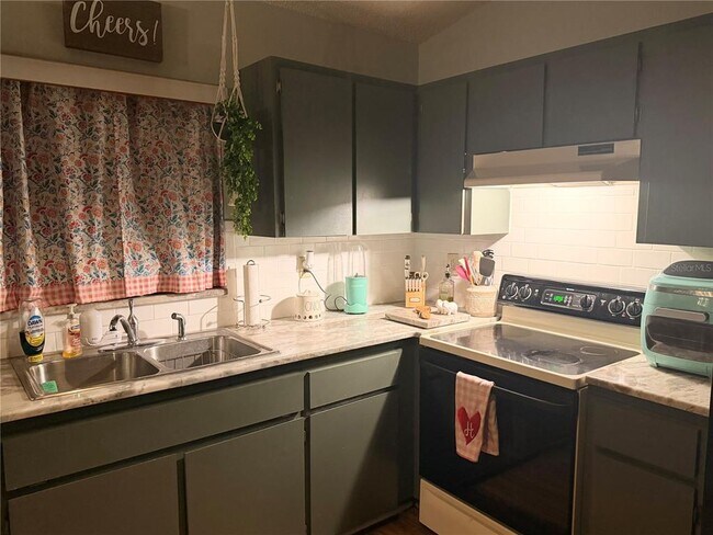 Building Photo - 7308 Fairwood Ave