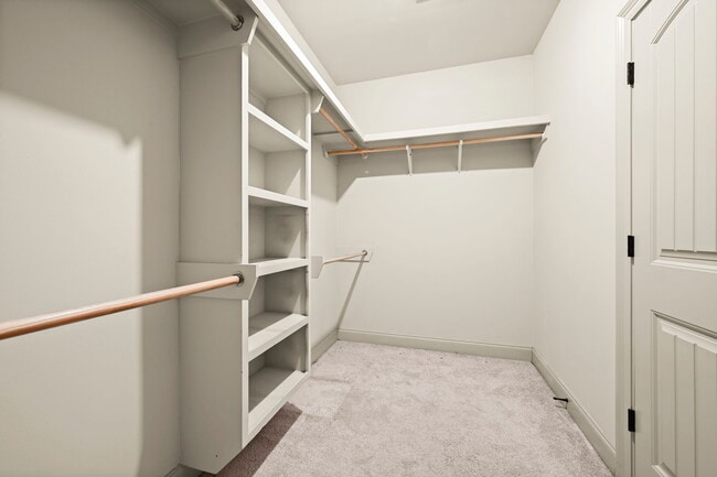 Building Photo - 16923 Bradford Ave