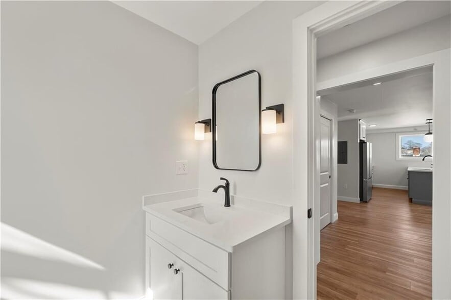 Building Photo - 36 Evarts St