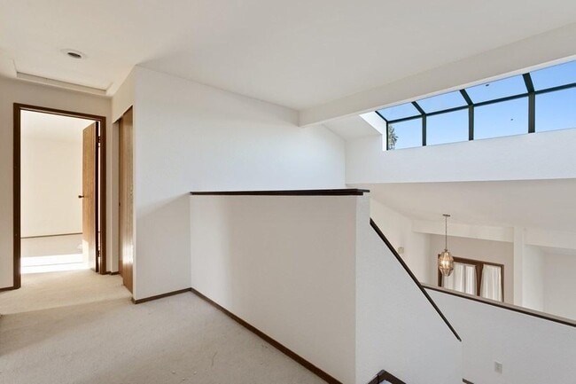 Building Photo - 4 bedroom in Bellevue WA 98008