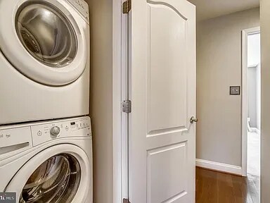 W/D is upstairs - 521 S Linwood Ave