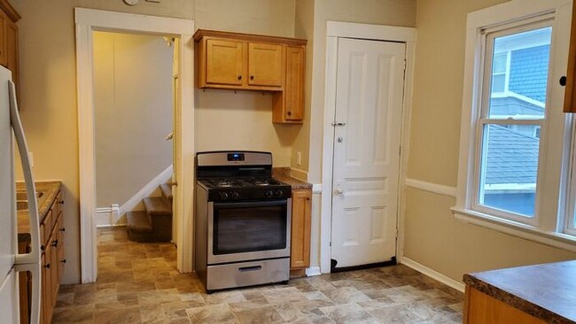 Primary Photo - Recently Updated Spacious Two Bedroom Lowe...