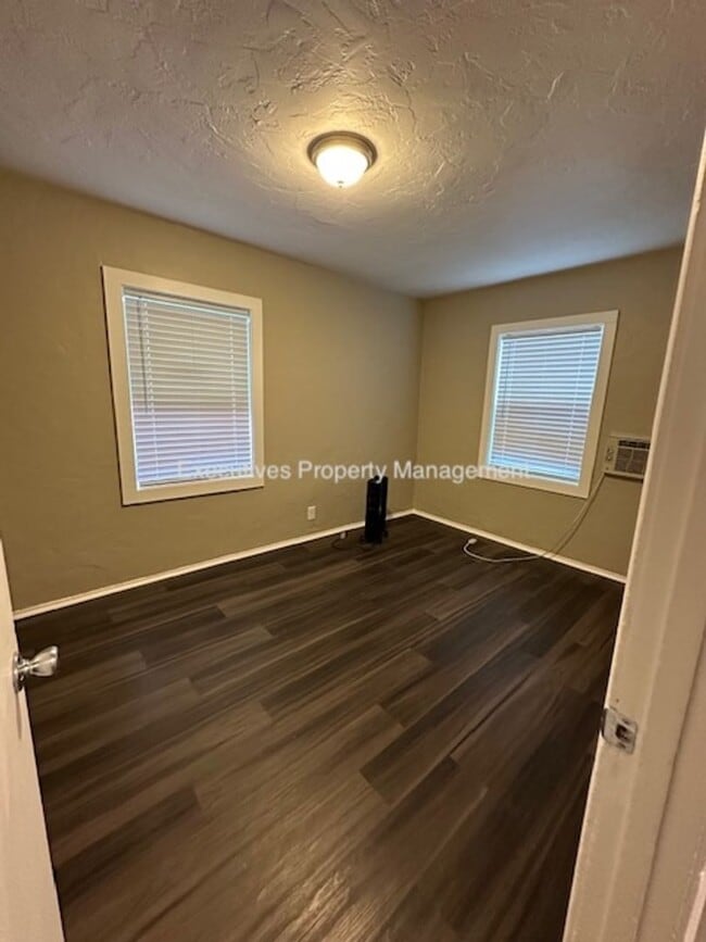 Building Photo - 2324 Q St