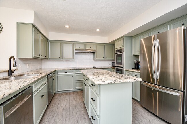 Building Photo - 7711 Hopewell Ln