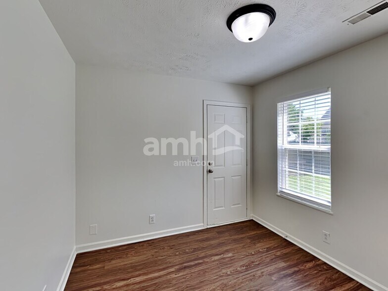 Building Photo - 1419 Westview Dr