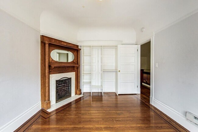 Building Photo - 1338 Haight St