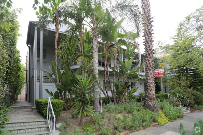 Primary Photo - 215 N La Peer Dr