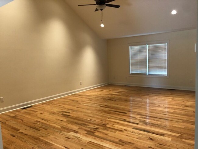 Building Photo - Pristine Duplex with Hardwood Floors and M...