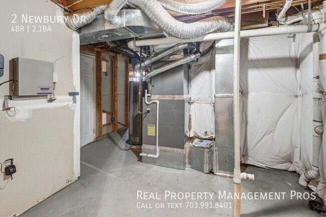 Building Photo - 2 Newbury Dr