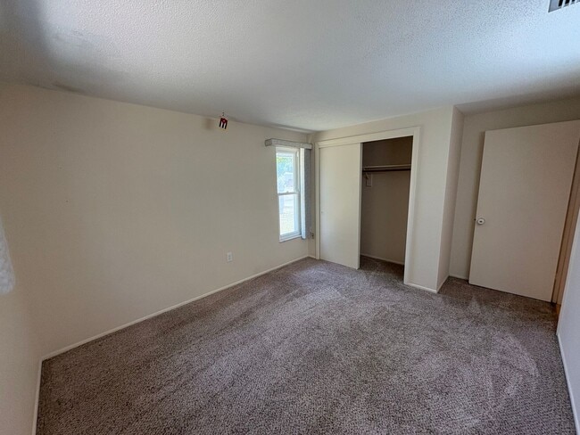 Building Photo - 22380 Nyack Ave