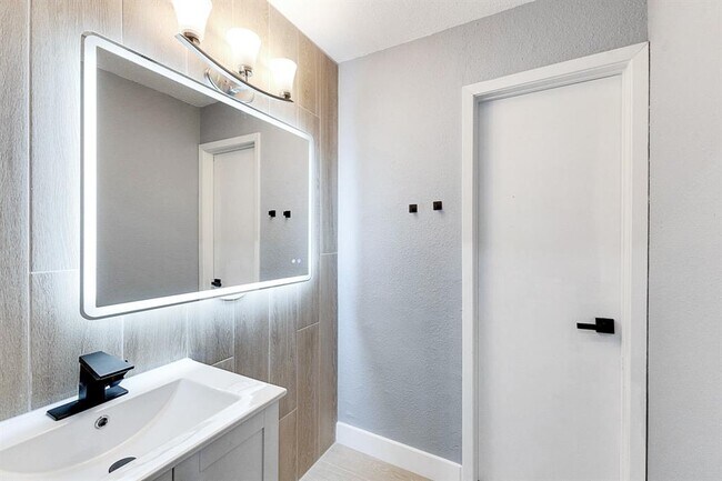 Building Photo - 2018 W Rundberg Ln