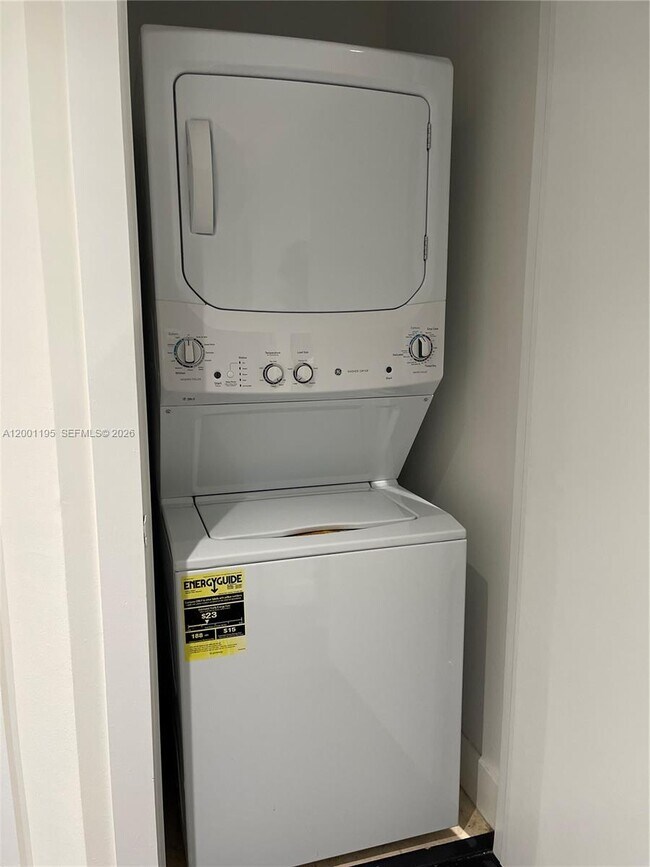 Building Photo - 1050 Brickell Ave