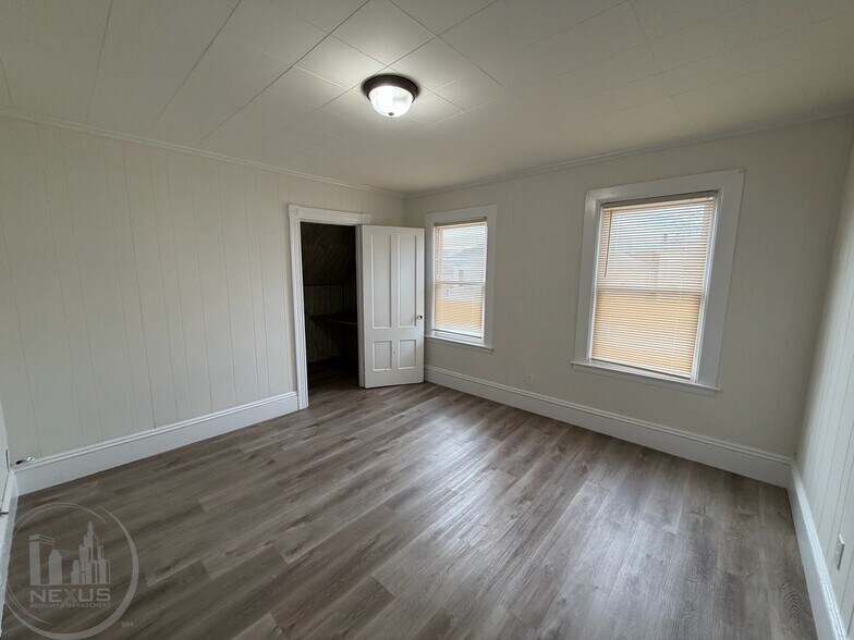 Building Photo - 73 Esther St