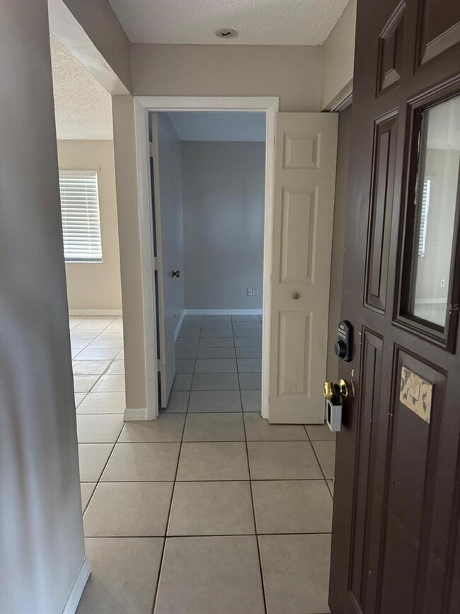 Building Photo - 2416 SE Garden Terrace