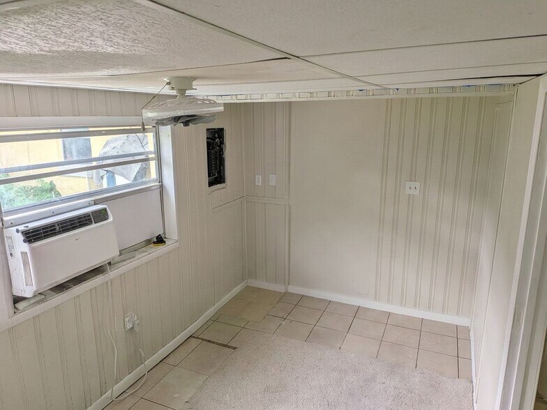 Building Photo - 118 Orange Ave