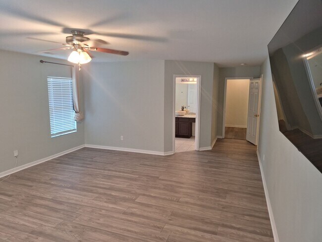 Building Photo - Wonderfully Remodeled Three Bedroom Home i...