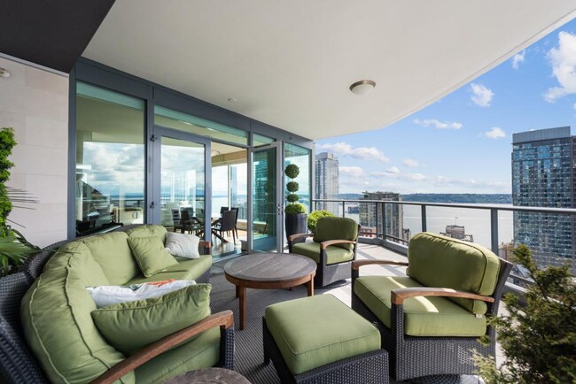 Building Photo - The Escala Condominiums - 3 bedrooms
