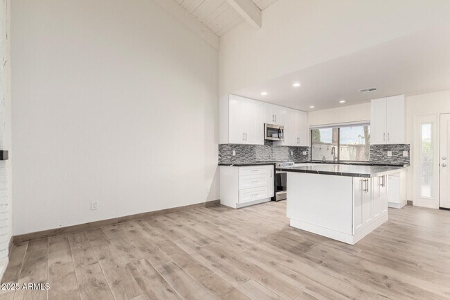 Building Photo - 5531 N 71st Pl