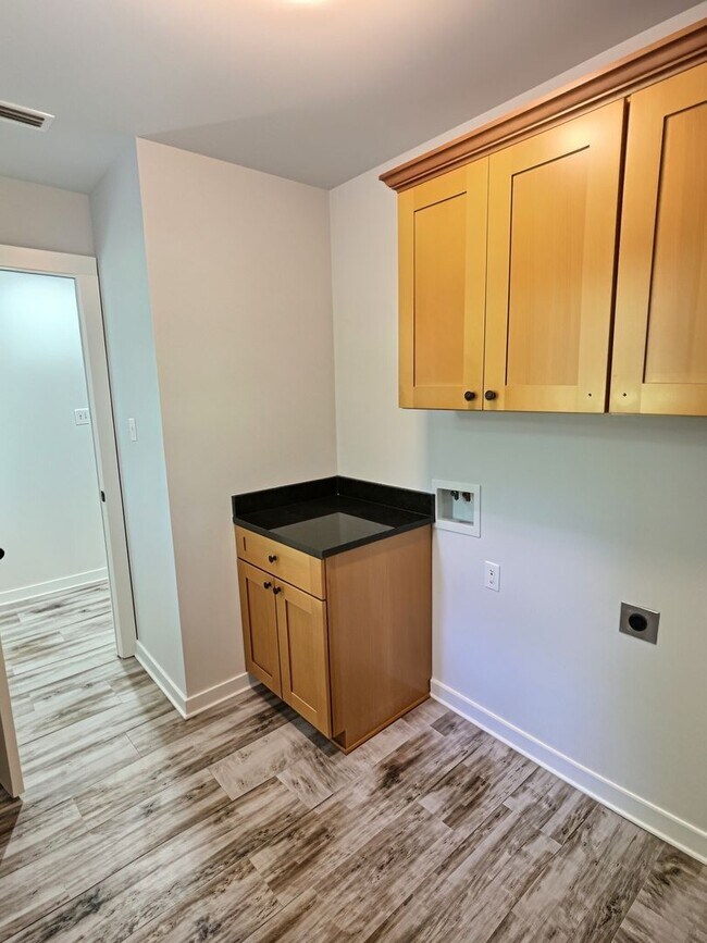 Building Photo - 3/2 Coastal Cottage in Golf Cart District | Ocean Springs School District