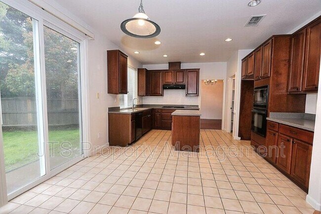 Building Photo - 3240 Big Bear Dr