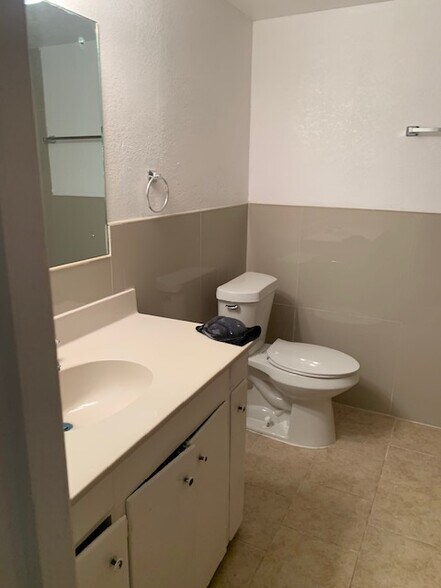 Building Photo - 305 W. Linda