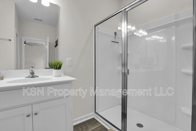 Building Photo - 107 Firefly Cir