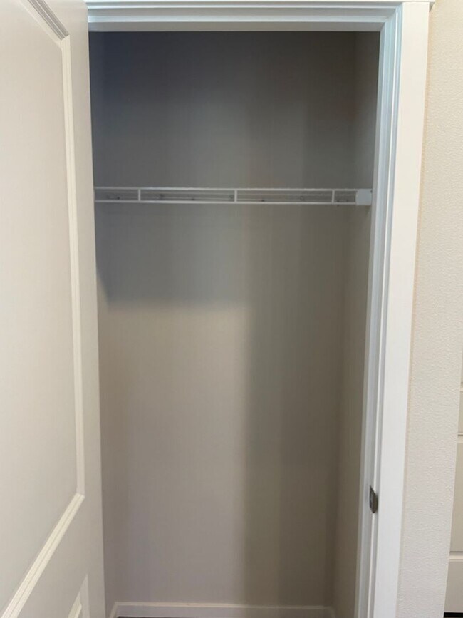 Building Photo - HALF OFF FIRST MONTHS RENT 3 Bed 2.5 Bath ...