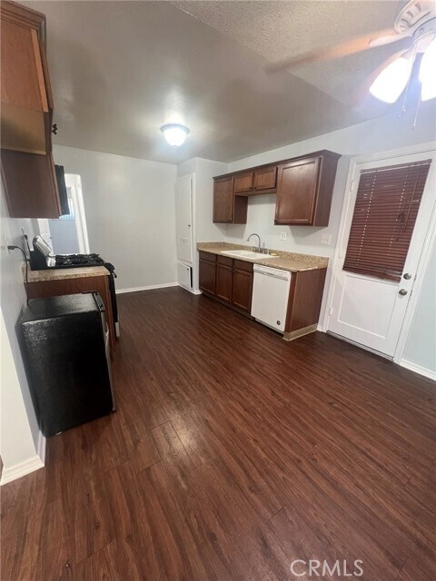 Primary Photo - 221 N San Gabriel Ave