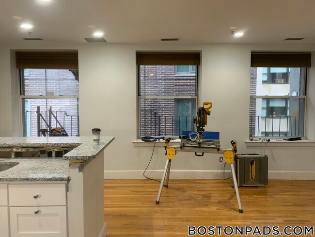 Building Photo - 140 Boylston St