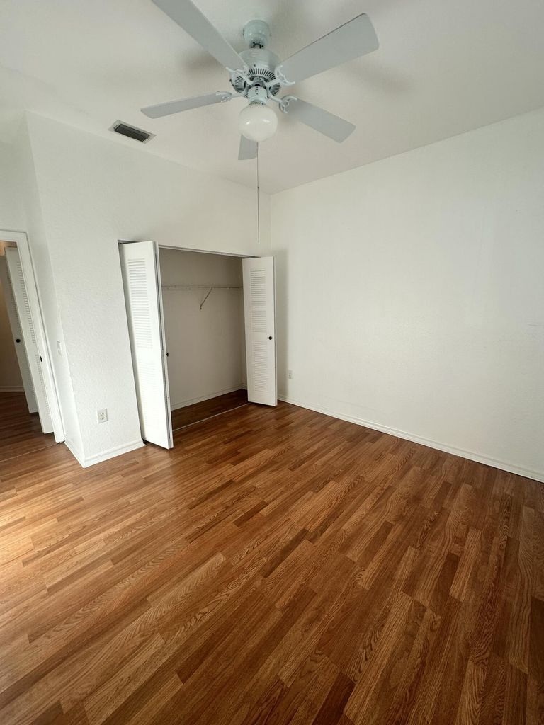 Building Photo - 220 Crestwood Cir