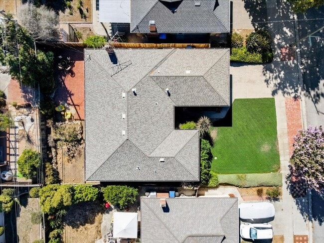 Building Photo - 4 Bedroom Home in Strawberry Park Stunner