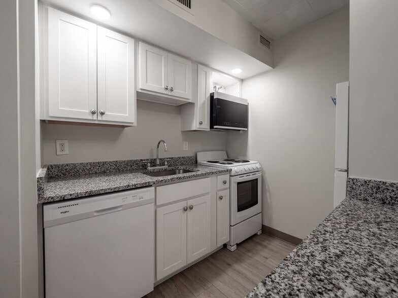 Kitchen - Tiffany Apartments