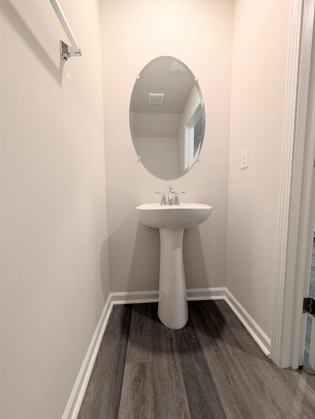 Building Photo - 636 Golden Resin Rd