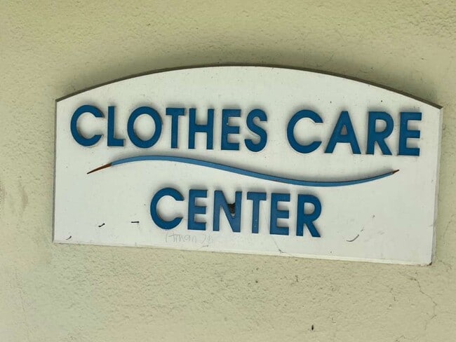 Building Photo - 15205 NE 6th Ave