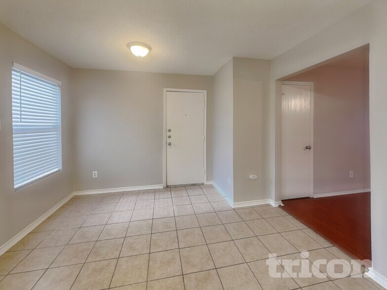 Building Photo - 7422 Amber Dr