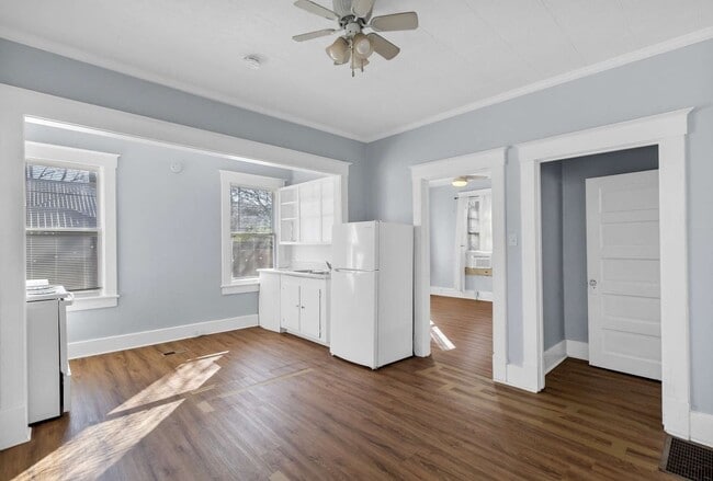 Building Photo - 1235 E 50th St