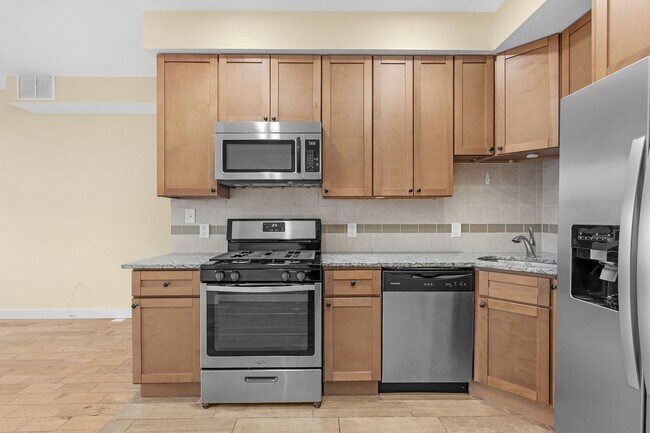 Building Photo - 212 E Chase St