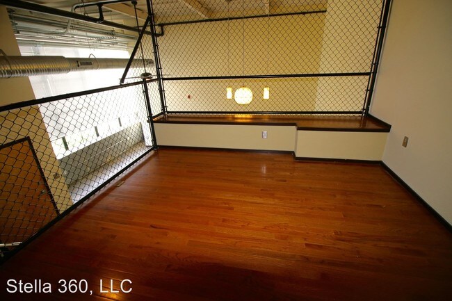 Building Photo - 360 Stockton St
