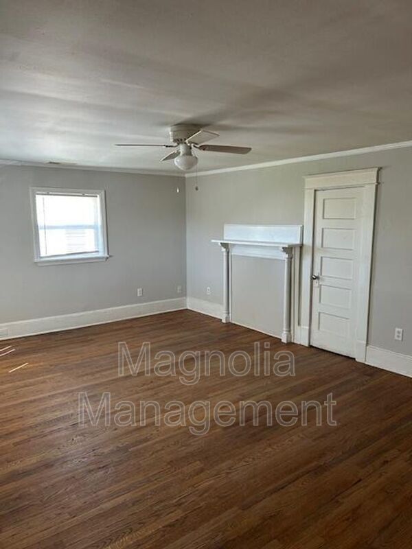 Building Photo - 216-B Walnut St.