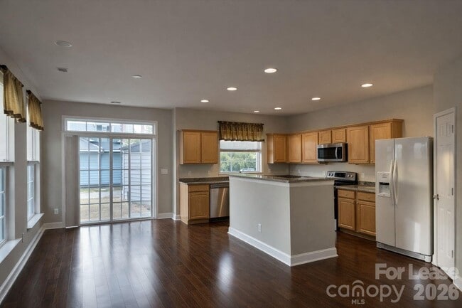 Building Photo - 121 Walnut Cove Dr