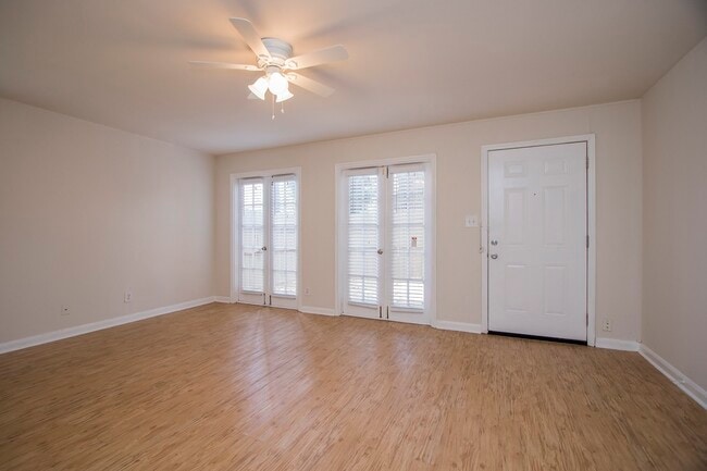 Building Photo - 1741 Commonwealth St