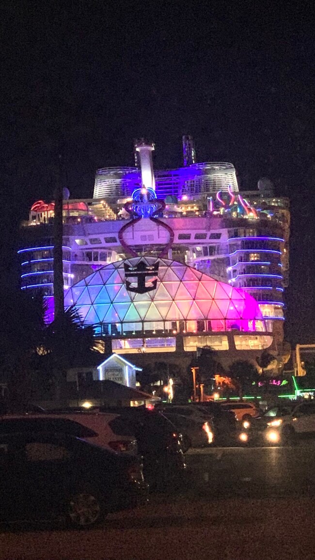 Building Photo - 561 Casa Bella Dr