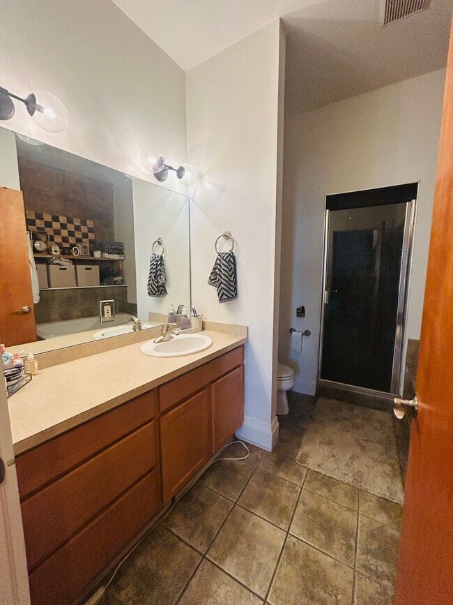 Building Photo - Madison Ave. Loft