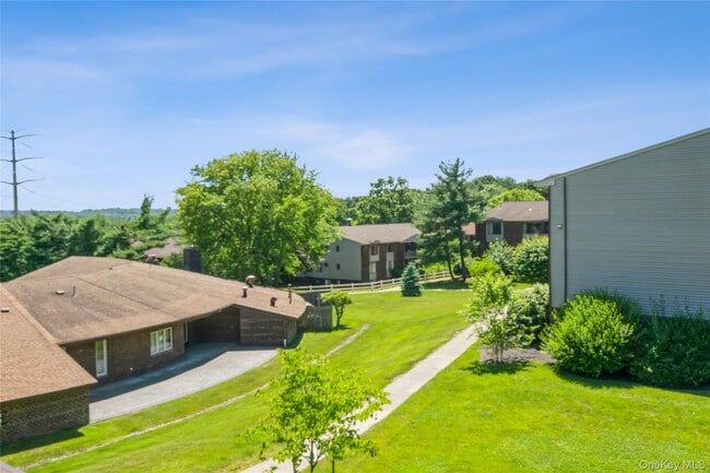 Building Photo - 138 Country Club Ln