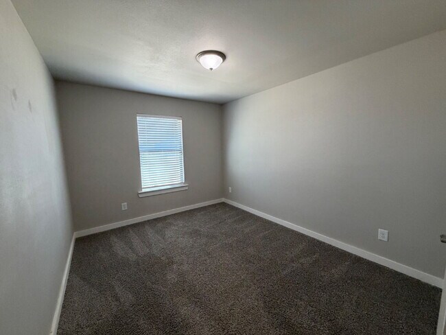 Building Photo - Beautiful 4 Bedroom 2 Bath Home in Wollforth!