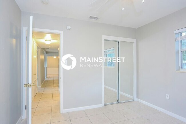 Building Photo - 4500 58th St N, St Petersburg, FL 33709