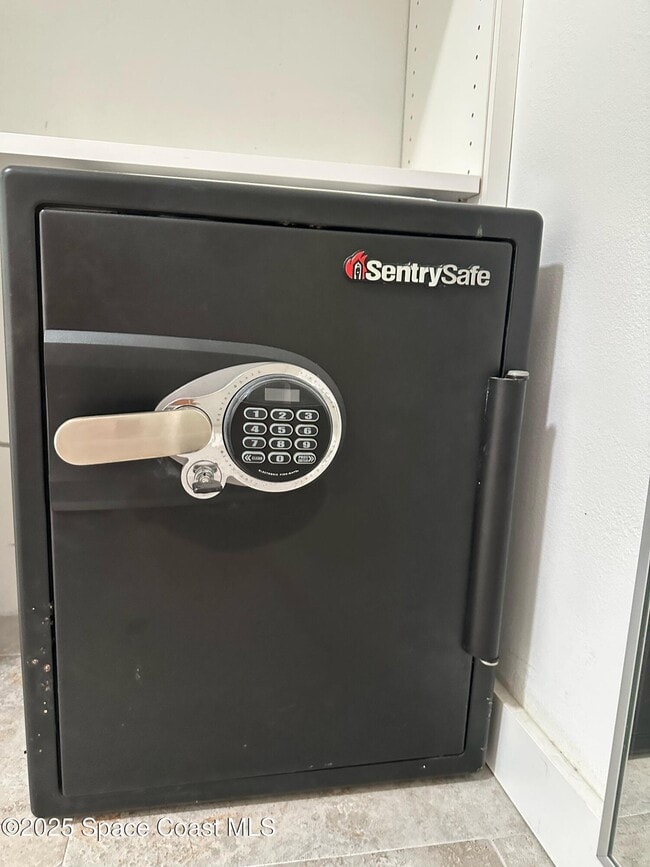 Building Photo - 302 W Osceola Ln