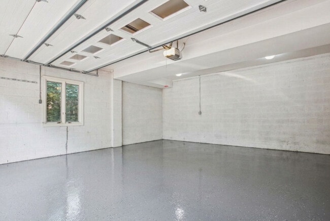 Building Photo - 308 Wrens Way