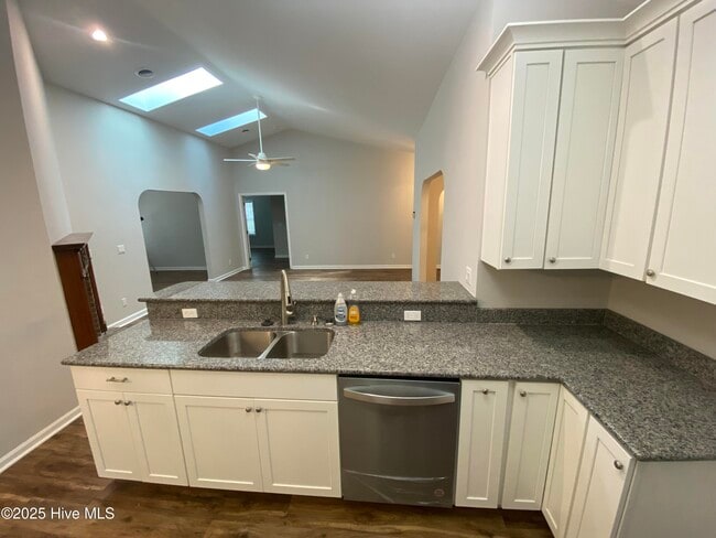 Building Photo - 8 Sand Dollar Dr