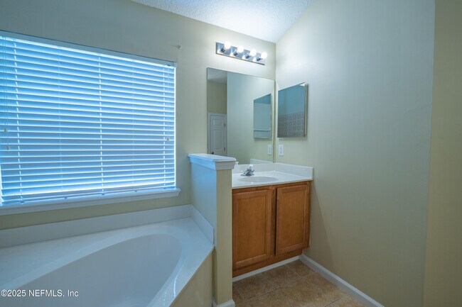 Building Photo - 3466 Laurel Leaf Dr